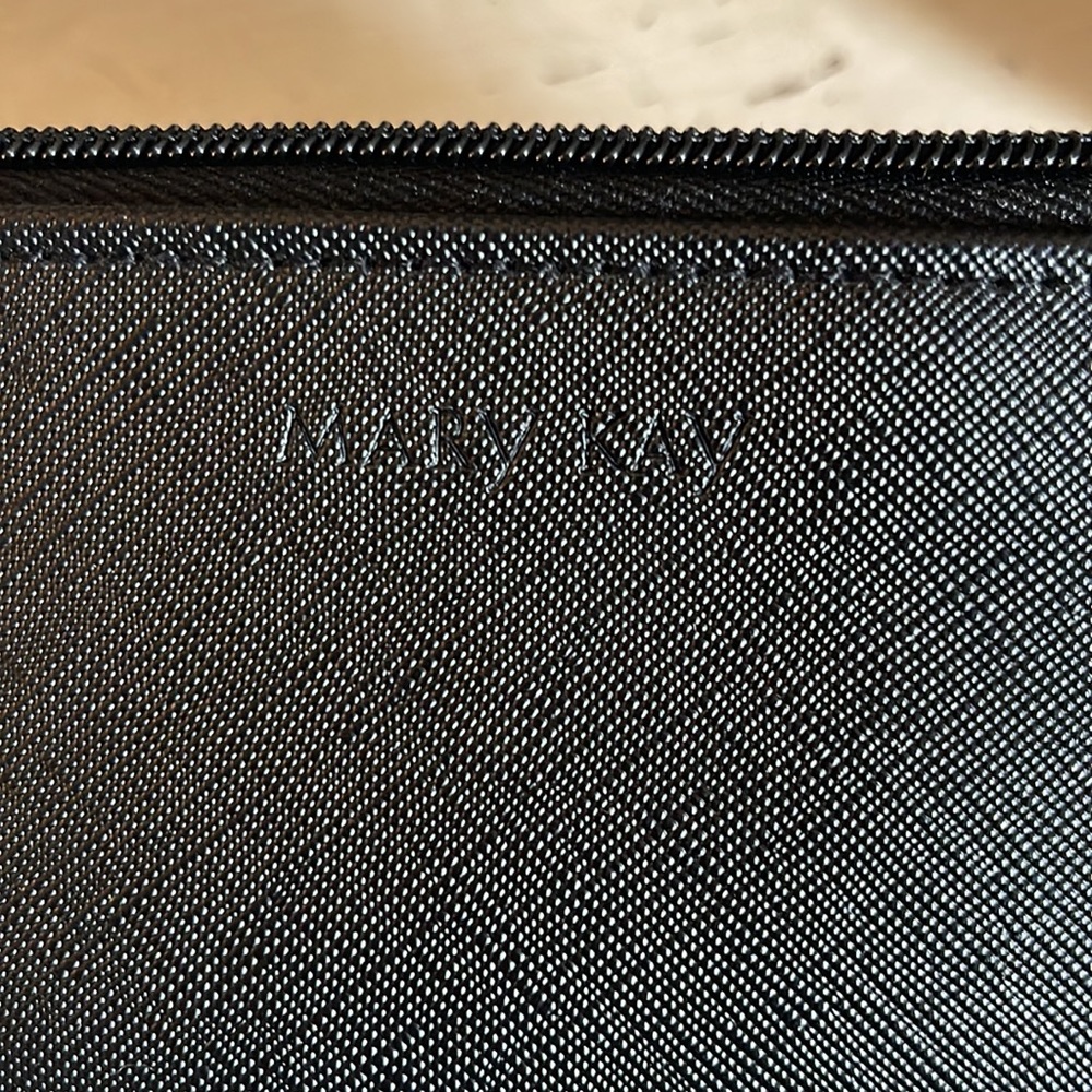 MARY KAY Essential Brush Collection NEW Unopened - Picture 5 of 6